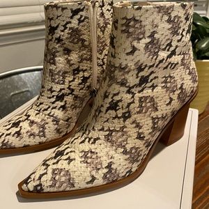 Worn once STATE women boots